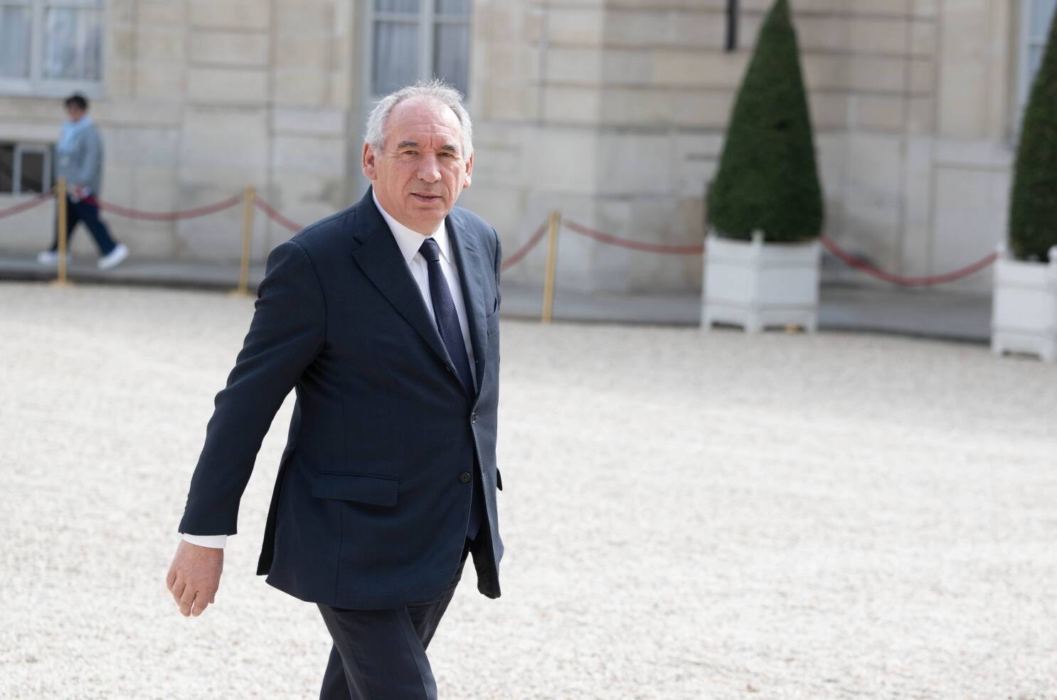 Emmanuel Macron nomme François Bayrou comme nouveau Premier ministre ...